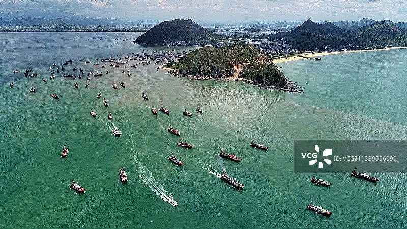 2020年开渔节，千帆竞发出海捕鱼的壮观场面图片素材