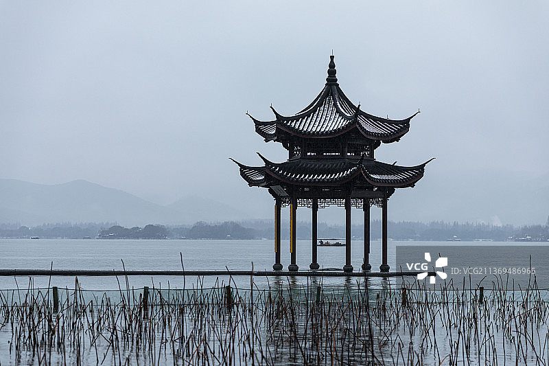 下雪后的集贤亭图片素材