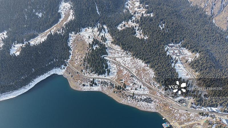 天山天池上山公路图片素材