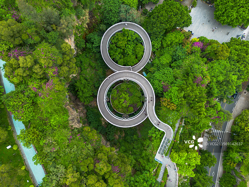 航拍福州长乐南山公园绿色栈道图片素材