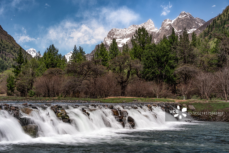 川西雪山溪流图片素材