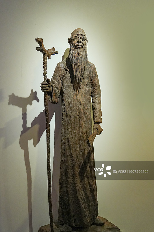 张大千雕像图片素材