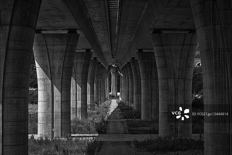 桥下的图片素材