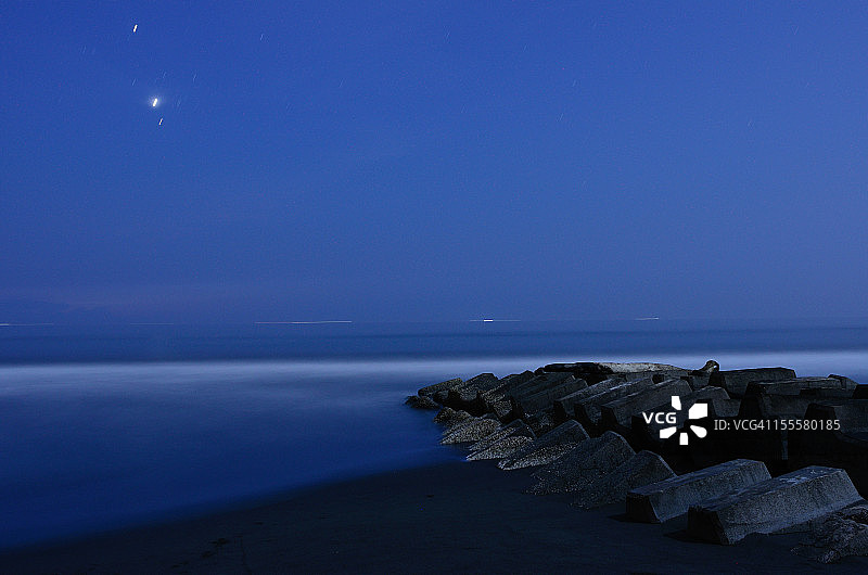 海滨与月光图片素材