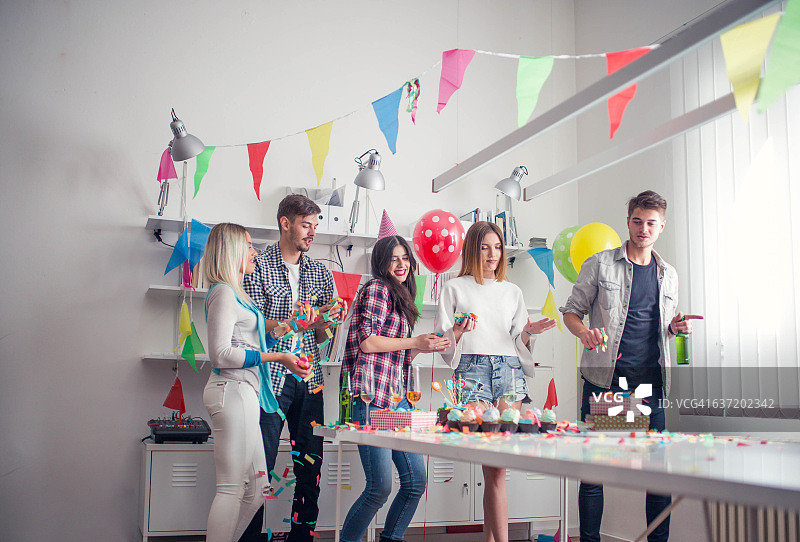 办公室生日庆祝活动图片素材