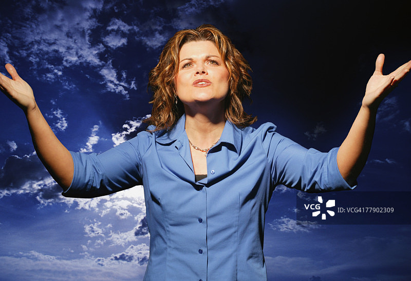 女人在敬拜图片素材