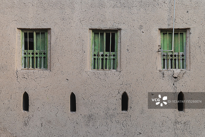 阿曼阿尔哈姆拉古城区夯土房屋立面图片素材