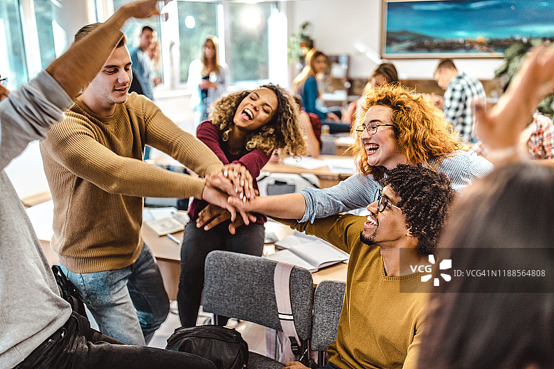 大学生团结一致！图片素材