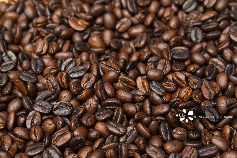 坦桑尼亚乞力马扎罗莫希镇烘焙咖啡豆特写镜头图片素材