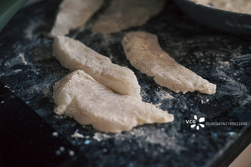 桌子上的肉类特写图片素材