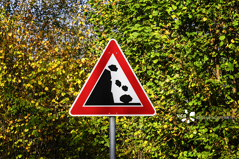 警告标志，落石图片素材