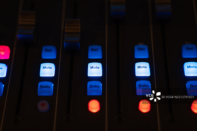 音乐工作室控制面板音频混音器图片素材
