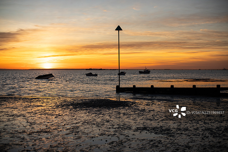 英格兰海岸日落景象图片素材