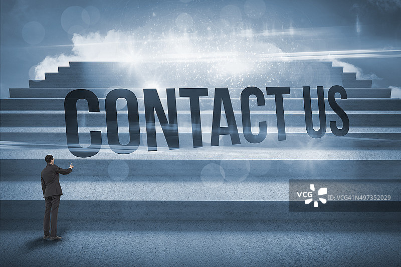 蓝色天空下的联系方式图片素材